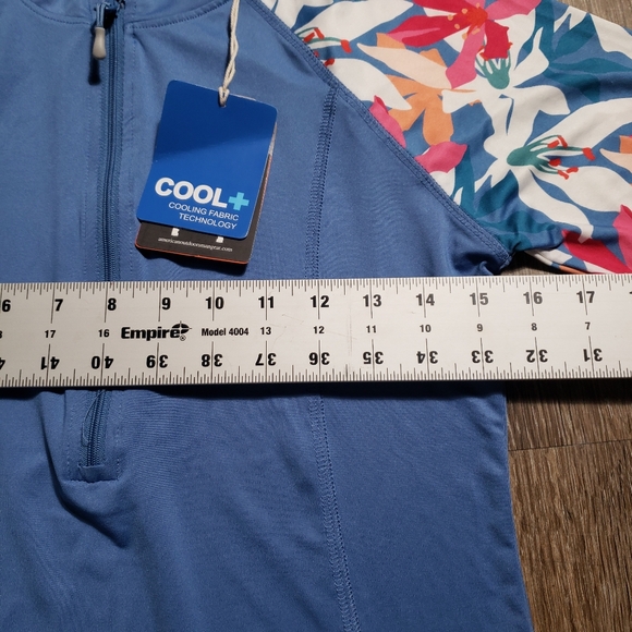 American Outdoorsman For Women Size Small Floral Activewear Shirt Pullover Blue. - Picture 2 of 12